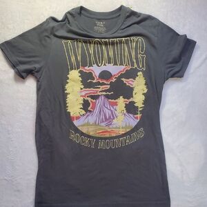 Wyoming Rocky Mountains Graphic T-Shirt Medium